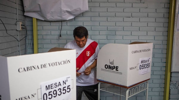 Eleições no Peru: boca de urna indica empate técnico antes de resultados oficiais Eleições no Peru: boca de urna indica empate técnico antes de resultados oficiais