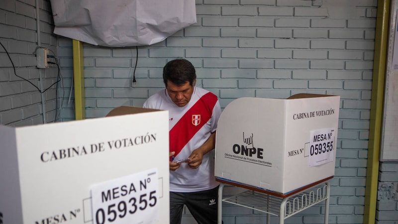 Eleições no Peru: boca de urna indica empate técnico antes de resultados oficiais Eleições no Peru: boca de urna indica empate técnico antes de resultados oficiais