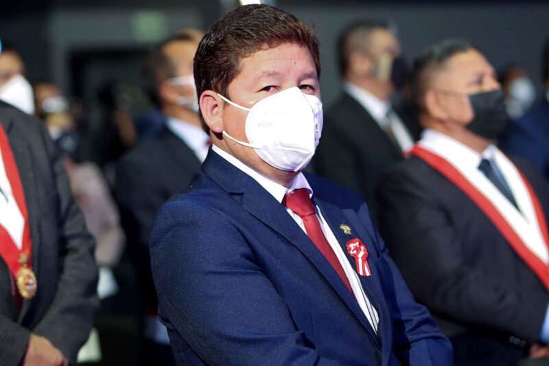 Perú: Guido Bellido, presidente del Consejo de Ministros, niega renunciar ante críticas a su nombramiento. Perú: Guido Bellido, presidente del Consejo de Ministros, niega renunciar ante críticas a su nombramiento.