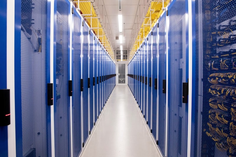 Armarios que albergan servidores dentro de una sala de datos en un centro de datos de NextDC Ltd. en Sídney, Australia, el lunes 8 de diciembre de 2025. Armarios que albergan servidores dentro de una sala de datos en un centro de datos de NextDC Ltd. en Sídney, Australia, el lunes 8 de diciembre de 2025.