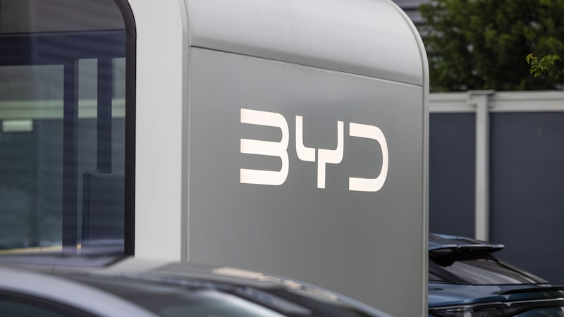 Vendas da BYD caem 30% em janeiro com a demanda mais fraca no mercado chinês Vendas da BYD caem 30% em janeiro com a demanda mais fraca no mercado chinês