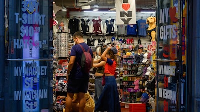 La confianza del consumidor estadounidense cae a su nivel más bajo en cinco meses La confianza del consumidor estadounidense cae a su nivel más bajo en cinco meses