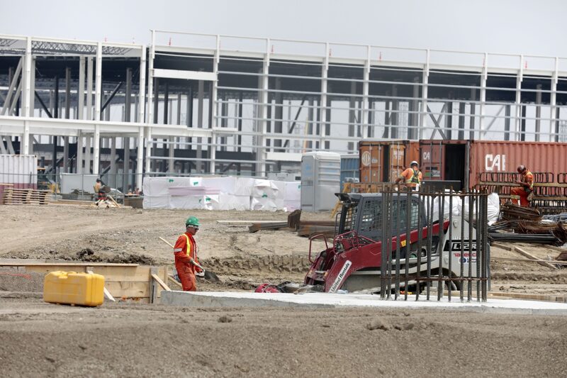 Construction workers build a Stellantis-LG Energy electric vehicle battery plant in Windsor, Canada Construction workers build a Stellantis-LG Energy electric vehicle battery plant in Windsor, Canada