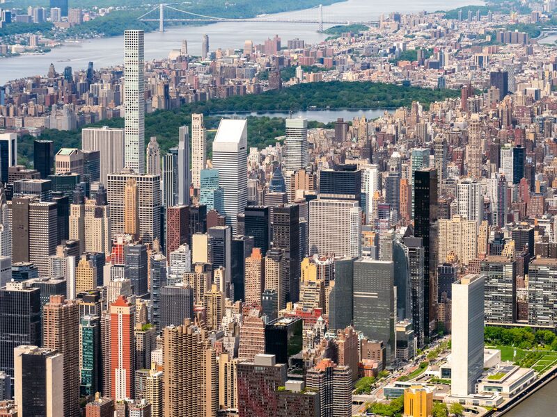 Vista aérea de Manhattan: Nova York liderou em número de milionários no mundo ao fim de 2022 Vista aérea de Manhattan: Nova York liderou em número de milionários no mundo ao fim de 2022