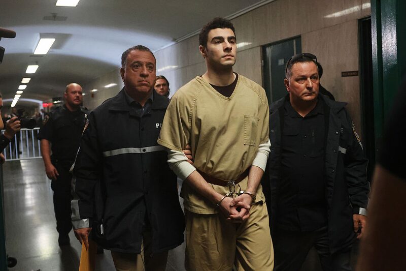 Defensa de Mangione busca evitar la pena de muerte por el asesinato del CEO de UnitedHealth. Defensa de Mangione busca evitar la pena de muerte por el asesinato del CEO de UnitedHealth.