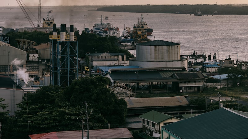 Exploração de petróleo cresce a ritmo recorde na Guiana, mas preço global gera riscos Exploração de petróleo cresce a ritmo recorde na Guiana, mas preço global gera riscos