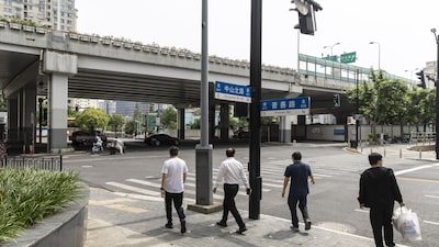 Casos de covid na China têm tendência de queda, mas lockdowns permanecem Casos de covid na China têm tendência de queda, mas lockdowns permanecem