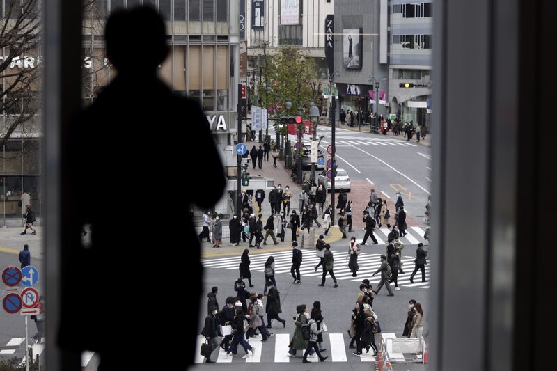 Bancos japoneses têm nível recorde de dinheiro que precisa ser aplicado apesar de riscos crescentes nos mercados Bancos japoneses têm nível recorde de dinheiro que precisa ser aplicado apesar de riscos crescentes nos mercados