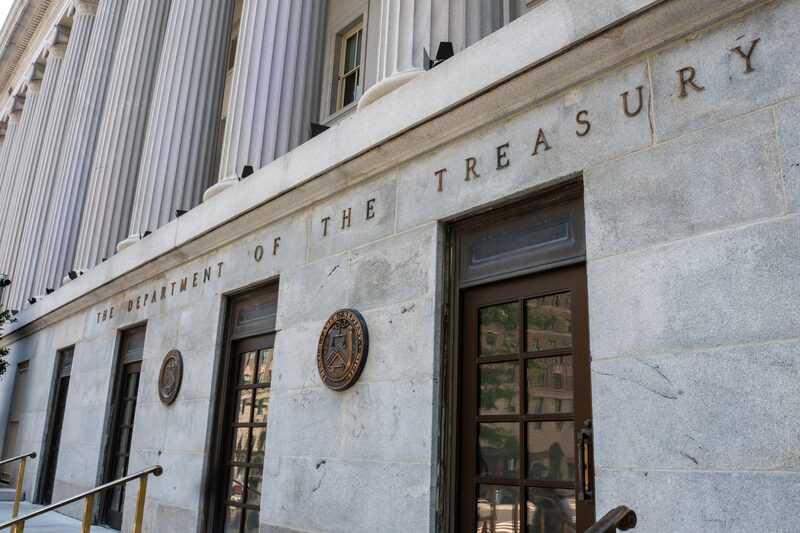 US Public Debt Hits $40 Trillion, Raising Doom Loop Risk US Public Debt Hits $40 Trillion, Raising Doom Loop Risk