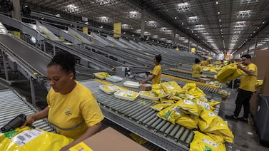 Bancos bajan precio objetivo para acciones de MercadoLibre, pero Michael Burry compra más Bancos bajan precio objetivo para acciones de MercadoLibre, pero Michael Burry compra más