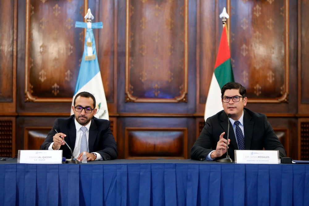 Junto al ministro de Economía de Guatemala, Janio Rosales, quien planteó las oportunidades económicas entre ambos países. Junto al ministro de Economía de Guatemala, Janio Rosales, quien planteó las oportunidades económicas entre ambos países.