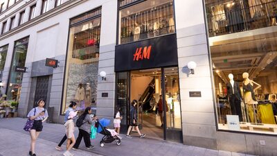 Novo CEO da H&M quer acelerar o fast fashion com coleções nas lojas em menos tempo Novo CEO da H&M quer acelerar o fast fashion com coleções nas lojas em menos tempo