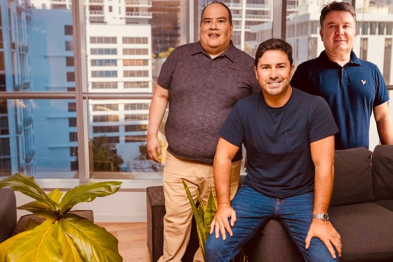 De izquierda a derecha Javier Albarracín, CTO y CIO; Sebastián Jasminoy, CEO; y Juan David Ramírez, CRO. De izquierda a derecha Javier Albarracín, CTO y CIO; Sebastián Jasminoy, CEO; y Juan David Ramírez, CRO.