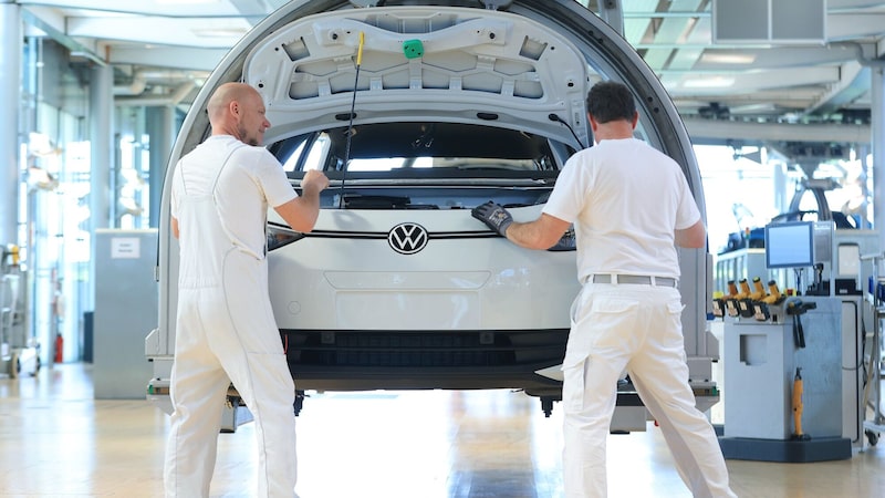 Volkswagen enfrenta pressão de sindicatos antes de detalhar plano de cortes de custos Volkswagen enfrenta pressão de sindicatos antes de detalhar plano de cortes de custos