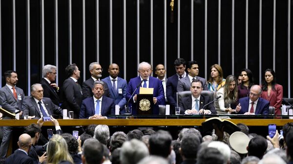 Lula asume la presidencia de Brasil y llama al diálogo y a la defensa de la democracia Lula asume la presidencia de Brasil y llama al diálogo y a la defensa de la democracia