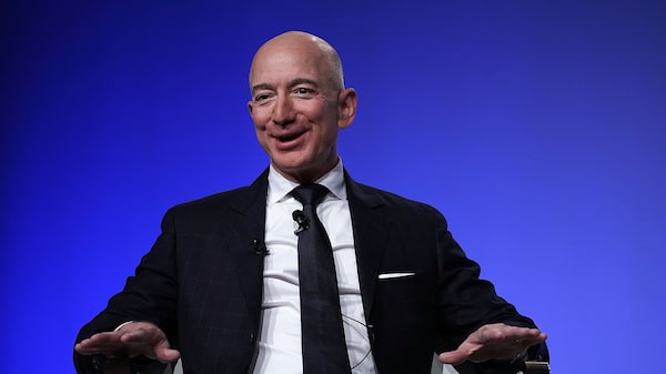 Bezos vende más de US$4.000 millones en acciones de Amazon en solo cuatro sesiones Bezos vende más de US$4.000 millones en acciones de Amazon en solo cuatro sesiones