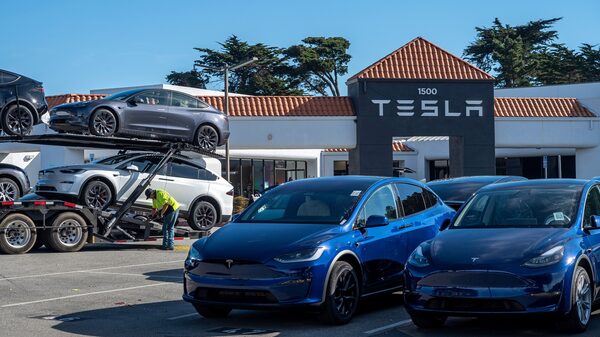 Tesla se desploma tras advertir sobre una tasa de crecimiento “notablemente más baja” Tesla se desploma tras advertir sobre una tasa de crecimiento “notablemente más baja”