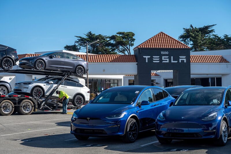 Tesla Recalls 2 Million Cars to Fix Autopilot Safety Flaws Tesla Recalls 2 Million Cars to Fix Autopilot Safety Flaws