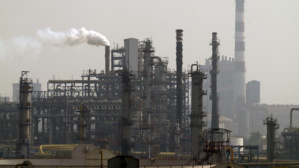 Traders de petróleo advierten que guerra con Irán podría desatar una recesión global Traders de petróleo advierten que guerra con Irán podría desatar una recesión global