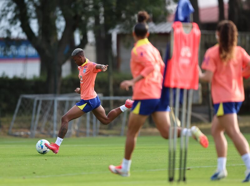 Jogadoras da seleção brasileira feminina de futebol em treino para a Copa América no Equador (Foto: Lívia Villas Boas/CBF) Jogadoras da seleção brasileira feminina de futebol em treino para a Copa América no Equador (Foto: Lívia Villas Boas/CBF)