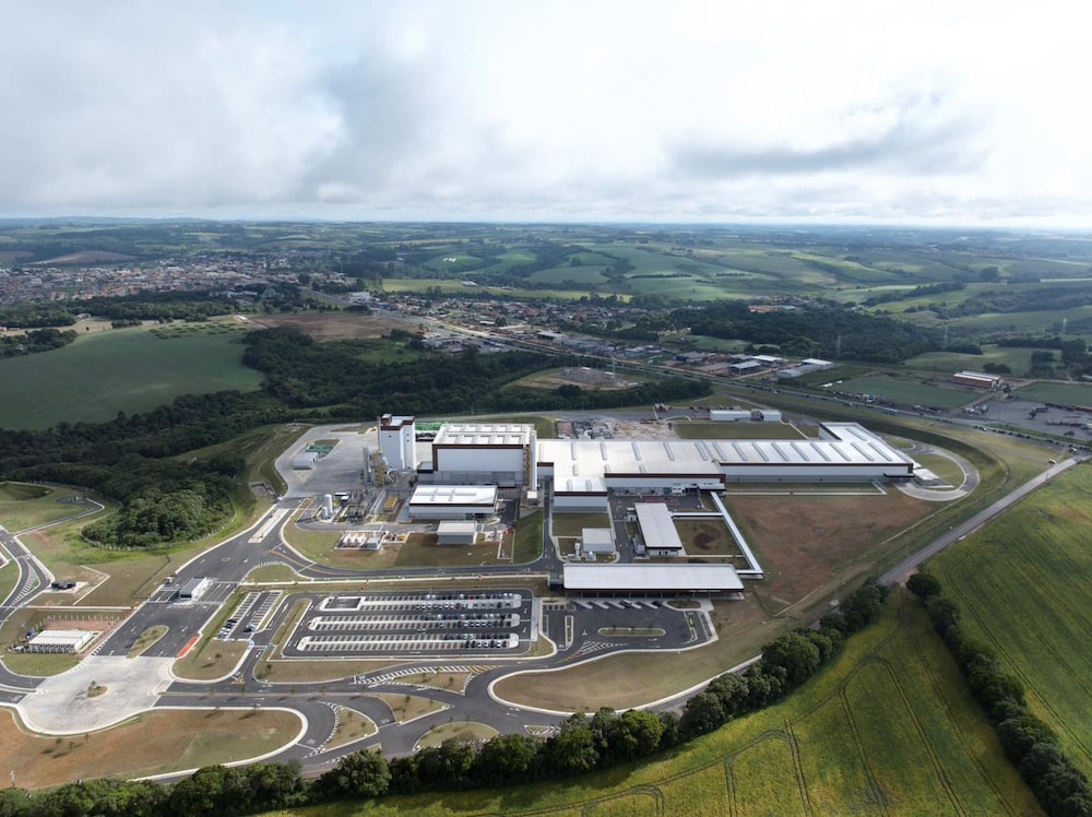 Fabrica de vidro da Ambev, em Carambeí, Paraná Fabrica de vidro da Ambev, em Carambeí, Paraná