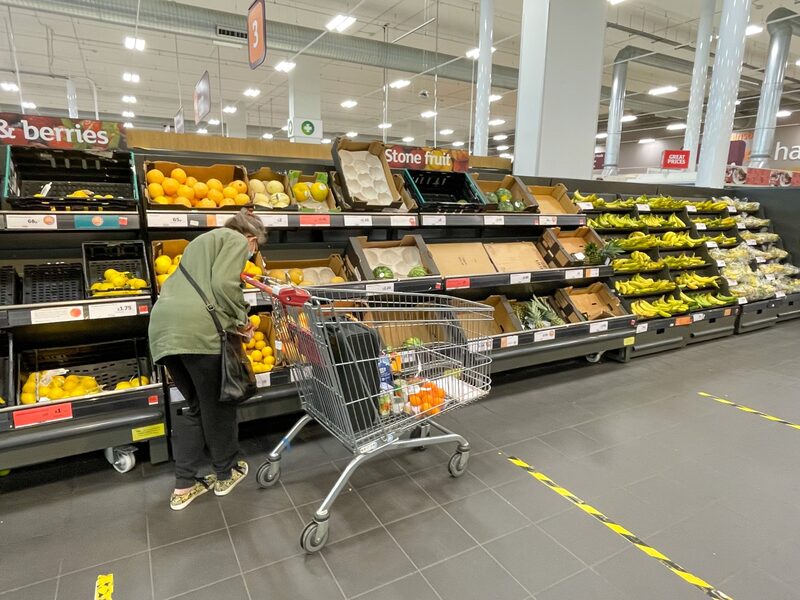 Supermercados têm forte aumento de preços e falta de produto na Europa Supermercados têm forte aumento de preços e falta de produto na Europa
