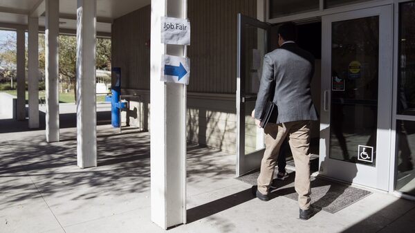 Solicitudes iniciales de subsidio de desempleo en EE.UU. anotan sorpresiva caída Solicitudes iniciales de subsidio de desempleo en EE.UU. anotan sorpresiva caída