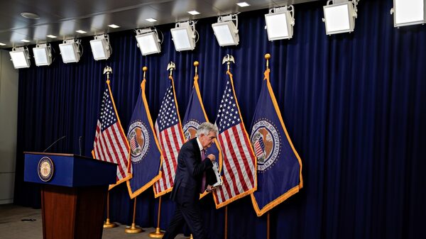 Wall Street desestima “palabras duras” de la Fed y celebra menores alzas de tasas Wall Street desestima “palabras duras” de la Fed y celebra menores alzas de tasas