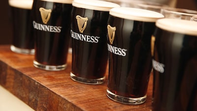 Diageo, dueña de Johnnie Walker, reduce sus previsiones para todo el año por débil demanda Diageo, dueña de Johnnie Walker, reduce sus previsiones para todo el año por débil demanda