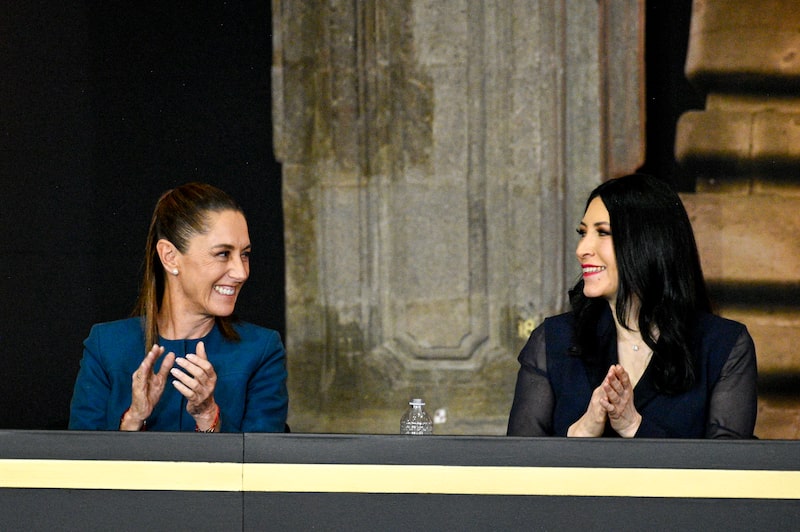 Claudia Sheinbaum, presidenta de México, y Victoria Rodríguez Ceja, gobernadora de Banxico, durante el evento conmemorativo de los 100 años de la fundación de Banxico, en Ciudad de México el 25 de agosto de 2025. Claudia Sheinbaum, presidenta de México, y Victoria Rodríguez Ceja, gobernadora de Banxico, durante el evento conmemorativo de los 100 años de la fundación de Banxico, en Ciudad de México el 25 de agosto de 2025.