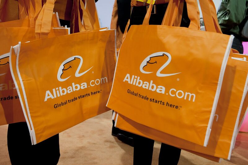 Alibaba está realizando simultáneamente importantes inversiones en el ámbito de la IA, desarrollando grandes modelos lingüísticos para evitar quedarse rezagada en una carrera tecnológica crítica. Alibaba está realizando simultáneamente importantes inversiones en el ámbito de la IA, desarrollando grandes modelos lingüísticos para evitar quedarse rezagada en una carrera tecnológica crítica.
