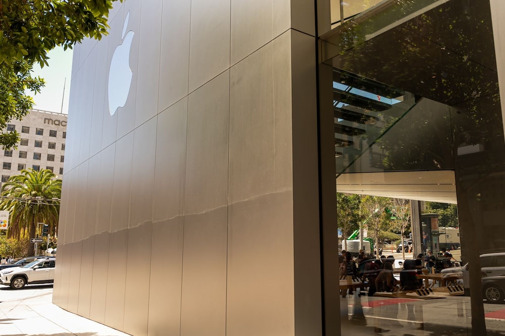 Clientes en una tienda Apple en San Francisco, California, EE.UU., el martes 28 de julio de 2026 Clientes en una tienda Apple en San Francisco, California, EE.UU., el martes 28 de julio de 2026