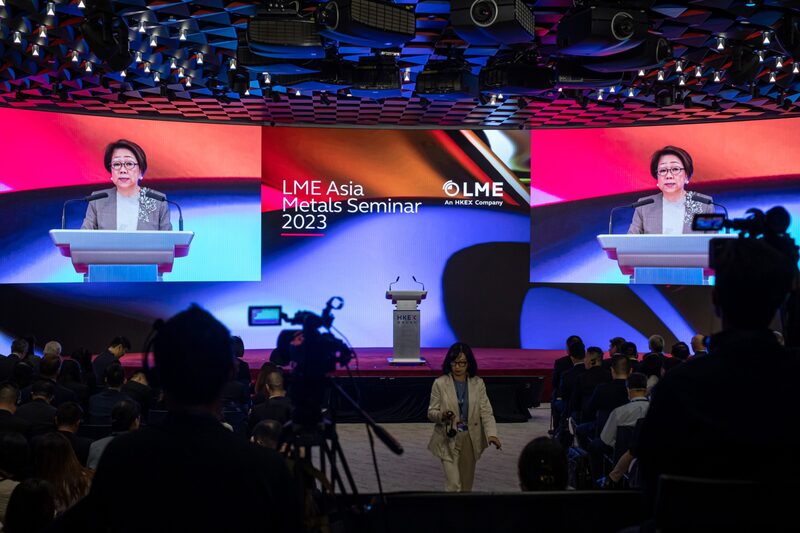 Evento discute mercado de metais em Hong Kong (Paul Yeung/Bloomberg) Evento discute mercado de metais em Hong Kong (Paul Yeung/Bloomberg)