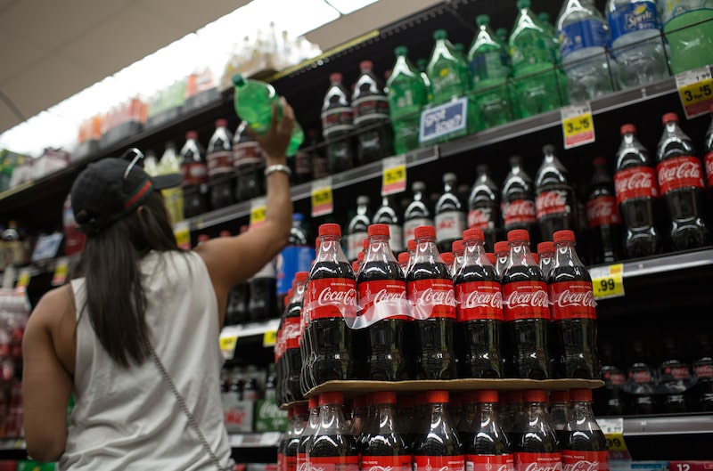 En su reporte del primer trimestre, Coca-Cola presentó resultados sólidos, con un crecimiento orgánico de ingresos de 12% y un aumento de 4% en el volumen. En su reporte del primer trimestre, Coca-Cola presentó resultados sólidos, con un crecimiento orgánico de ingresos de 12% y un aumento de 4% en el volumen.