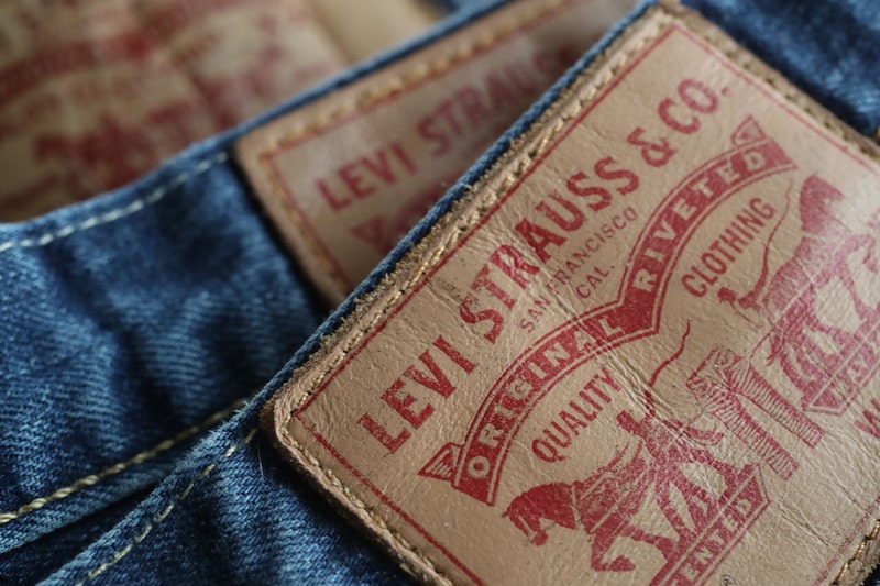 Demanda por jeans dá sinais de arrefecimento, segundo analistas de Wall Street sobre a Levi's Demanda por jeans dá sinais de arrefecimento, segundo analistas de Wall Street sobre a Levi's