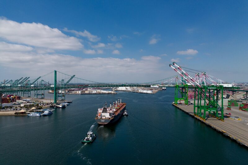 Importações de equipamentos de capital e veículos automotores também aumentaram. Importações de equipamentos de capital e veículos automotores também aumentaram.