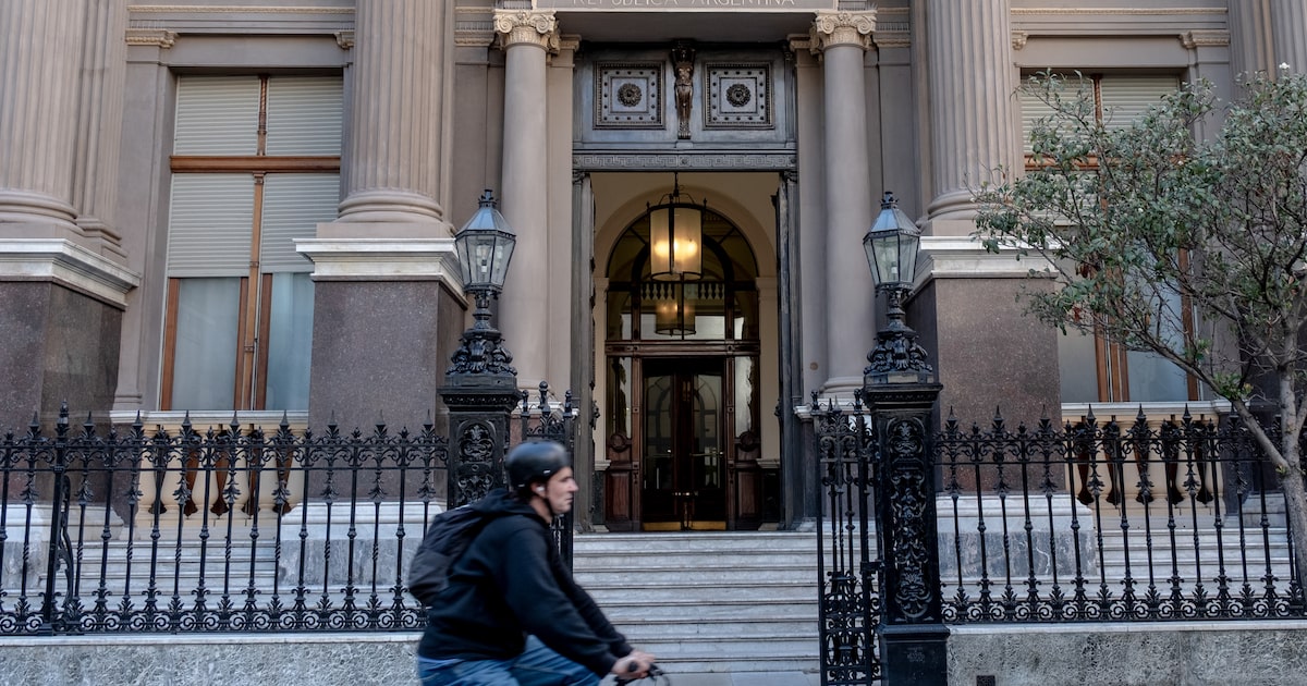 BCRA FLEXIBILIZA CEPO CAMBIARIO Y AMPLÍA NORMA CLAVE