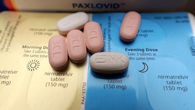 Com alta de casos, chineses recorrem a mercado paralelo de remédios para covid Com alta de casos, chineses recorrem a mercado paralelo de remédios para covid