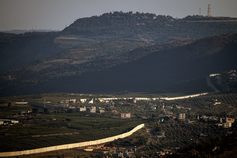 El muro fronterizo que separa Israel, izquierda, y Líbano en la región de Khiam. Fotógrafo: Chris McGrath/Getty Images El muro fronterizo que separa Israel, izquierda, y Líbano en la región de Khiam. Fotógrafo: Chris McGrath/Getty Images
