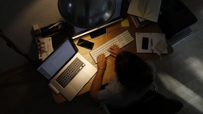 Efeitos do home office: solidão impacta Geração Z no trabalho, aponta pesquisa Efeitos do home office: solidão impacta Geração Z no trabalho, aponta pesquisa