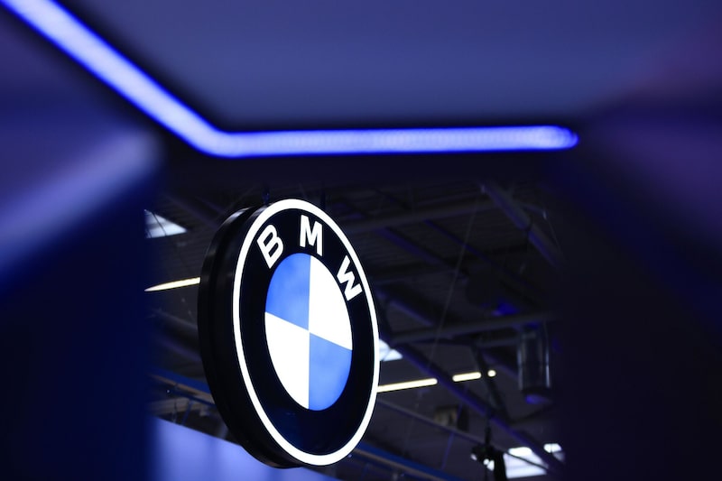 El logotipo de BMW. Fotógrafo: Krisztian Bocsi/Bloomberg El logotipo de BMW. Fotógrafo: Krisztian Bocsi/Bloomberg
