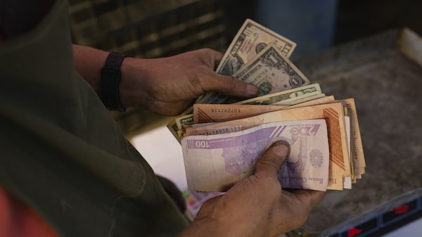 La dolarización gana respaldo en Venezuela mientras la inflación se acerca al 600% La dolarización gana respaldo en Venezuela mientras la inflación se acerca al 600%
