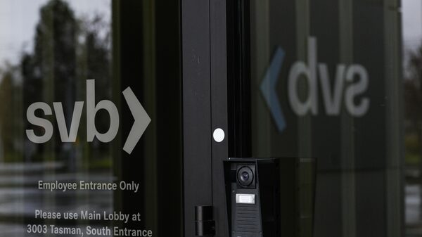 Futuros estadounidenses suben, dólar cae y los inversores sopesan el SVB Futuros estadounidenses suben, dólar cae y los inversores sopesan el SVB