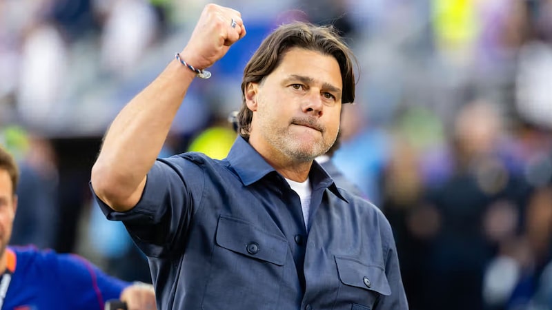 Camisa usada por técnico dos EUA se torna sucesso de vendas na Copa Camisa usada por técnico dos EUA se torna sucesso de vendas na Copa