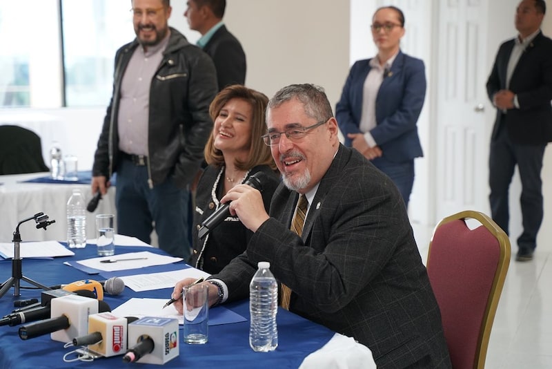 Bernardo Arévalo de León y Karin Herrera, Bernardo Arévalo de León y Karin Herrera,