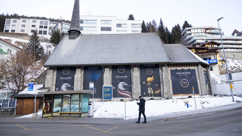 Trump leva disputa sobre Groenlândia e tarifas para Davos e desafia a Europa Trump leva disputa sobre Groenlândia e tarifas para Davos e desafia a Europa