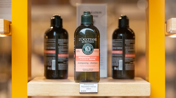 Bilionário dono da L’Occitane faz oferta para fechar capital com valuation de € 6 bi Bilionário dono da L’Occitane faz oferta para fechar capital com valuation de € 6 bi