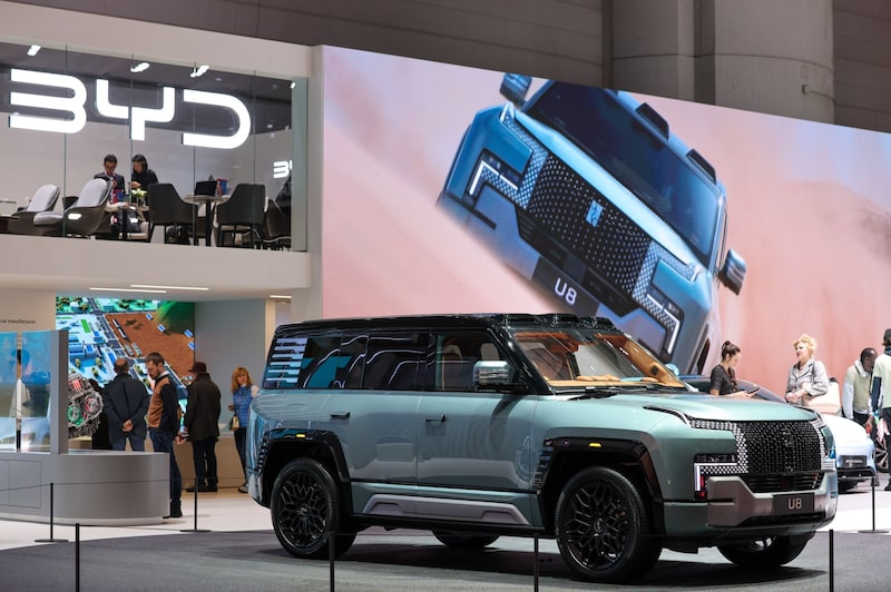 El presidente de BYD México, Ray Zhou, dijo que este año esperan comercializar entre 40.000 y 50.000 autos en el país. Fotógrafo: Andrey Rudakov/Bloomberg El presidente de BYD México, Ray Zhou, dijo que este año esperan comercializar entre 40.000 y 50.000 autos en el país. Fotógrafo: Andrey Rudakov/Bloomberg