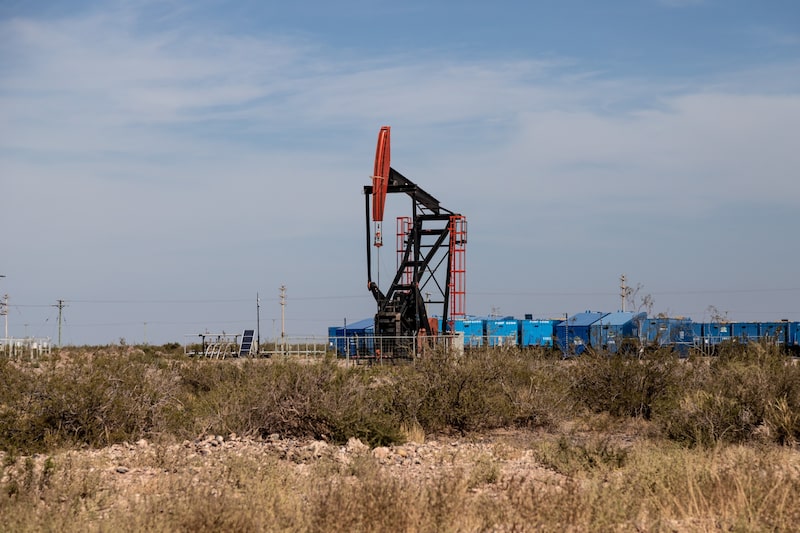 Una máquina de bombeo en las instalaciones de YPF SA Loma Campana en Anelo, provincia de Neuquén, Argentina. Fuente: Bloomberg. Una máquina de bombeo en las instalaciones de YPF SA Loma Campana en Anelo, provincia de Neuquén, Argentina. Fuente: Bloomberg.