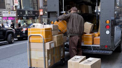 UPS prevé eliminar hasta 30.000 puestos este año para reducir costos UPS prevé eliminar hasta 30.000 puestos este año para reducir costos